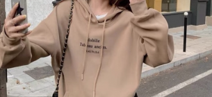 25 Ide Desain Hoodie Oversize Wanita yang Keren